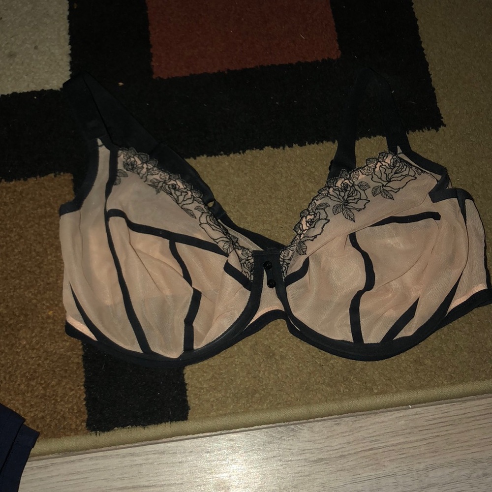 Elomi nude colored bra with black accent